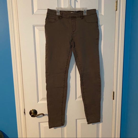 Gray-ish skinny jean - Picture 2 of 3